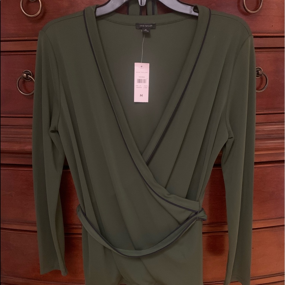 NWT Ann Taylor flattering faux wrap top Size m